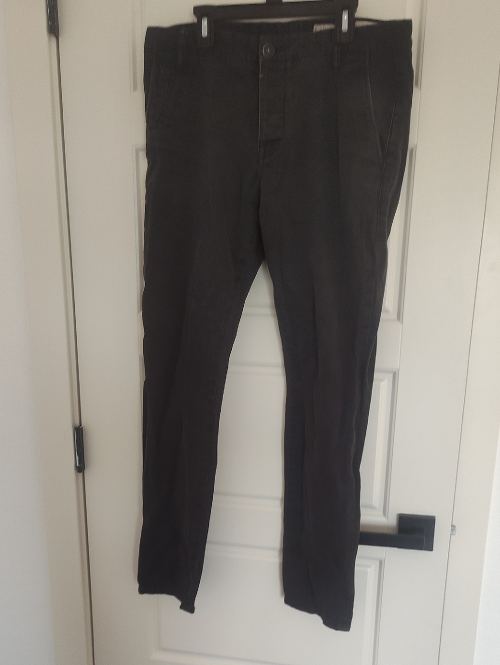 TOVE Men's Slim Straight Chinos in Charcoal